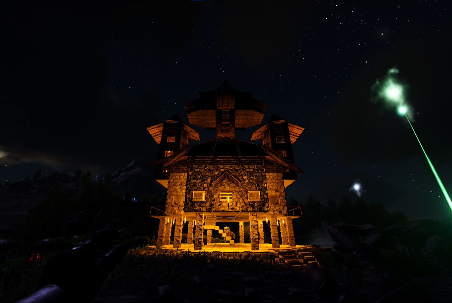 ARK'ta gece vakti ışıklandırılmış taş ve ahşap üs